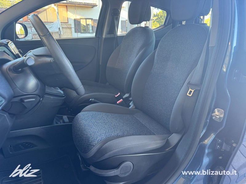 Lancia Ypsilon 1.0 firefly hybrid gold s&s 70cv